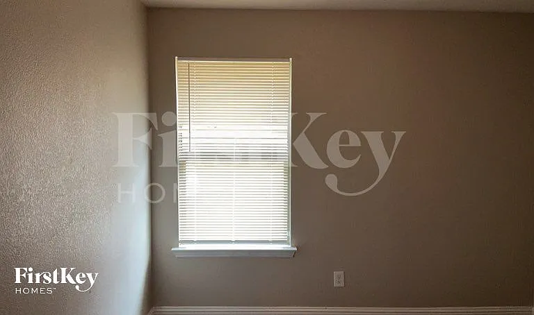610 Canvas Ct — Photo 8