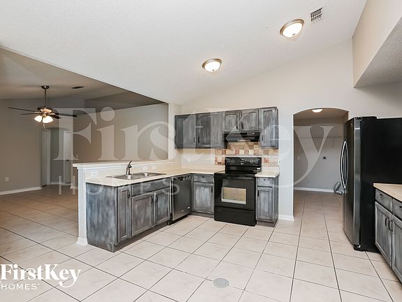 5th image of 662 Armadillo Dr