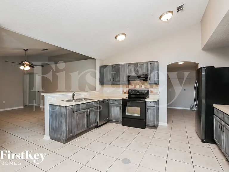 662 Armadillo Dr — Photo 5