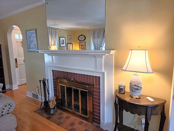 5th image of 121 E 37th St