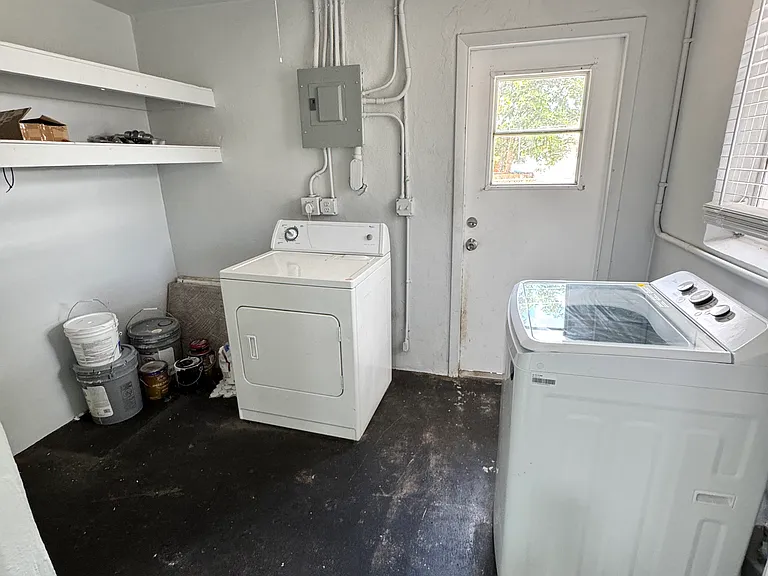 4230 NE 3rd Ave — Photo 12