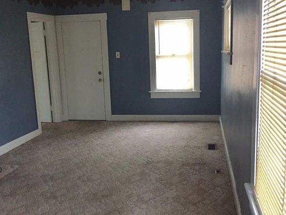 4th image of 2927 Whittier Ave
