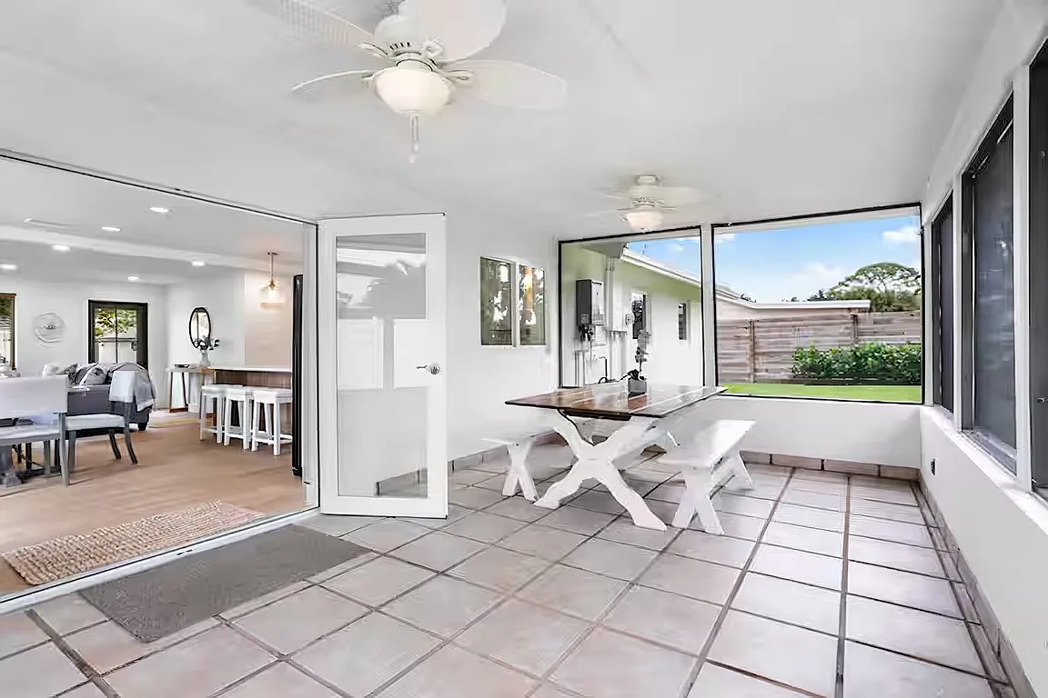 3 bed, 6800 sqft, $9,000 — Photo 2
