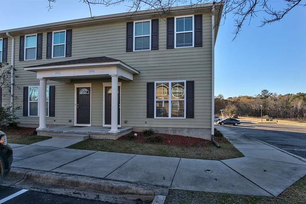 3 bed, 1240 sqft, $650 — Photo 1