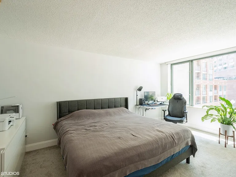 440 N McClurg Ct #705 — Photo 6