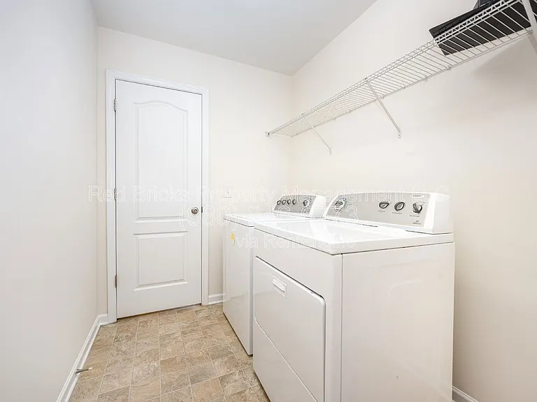 3530 Alister Ave SW — Photo 25
