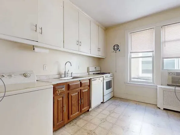 30-54 35th Street image 3 of 6