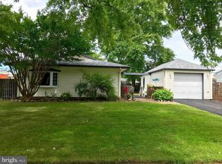 15 Inkberry Rd, Levittown, PA 19057