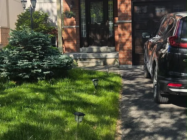 (undisclosed Address), Oshawa, ON L1K 2W4