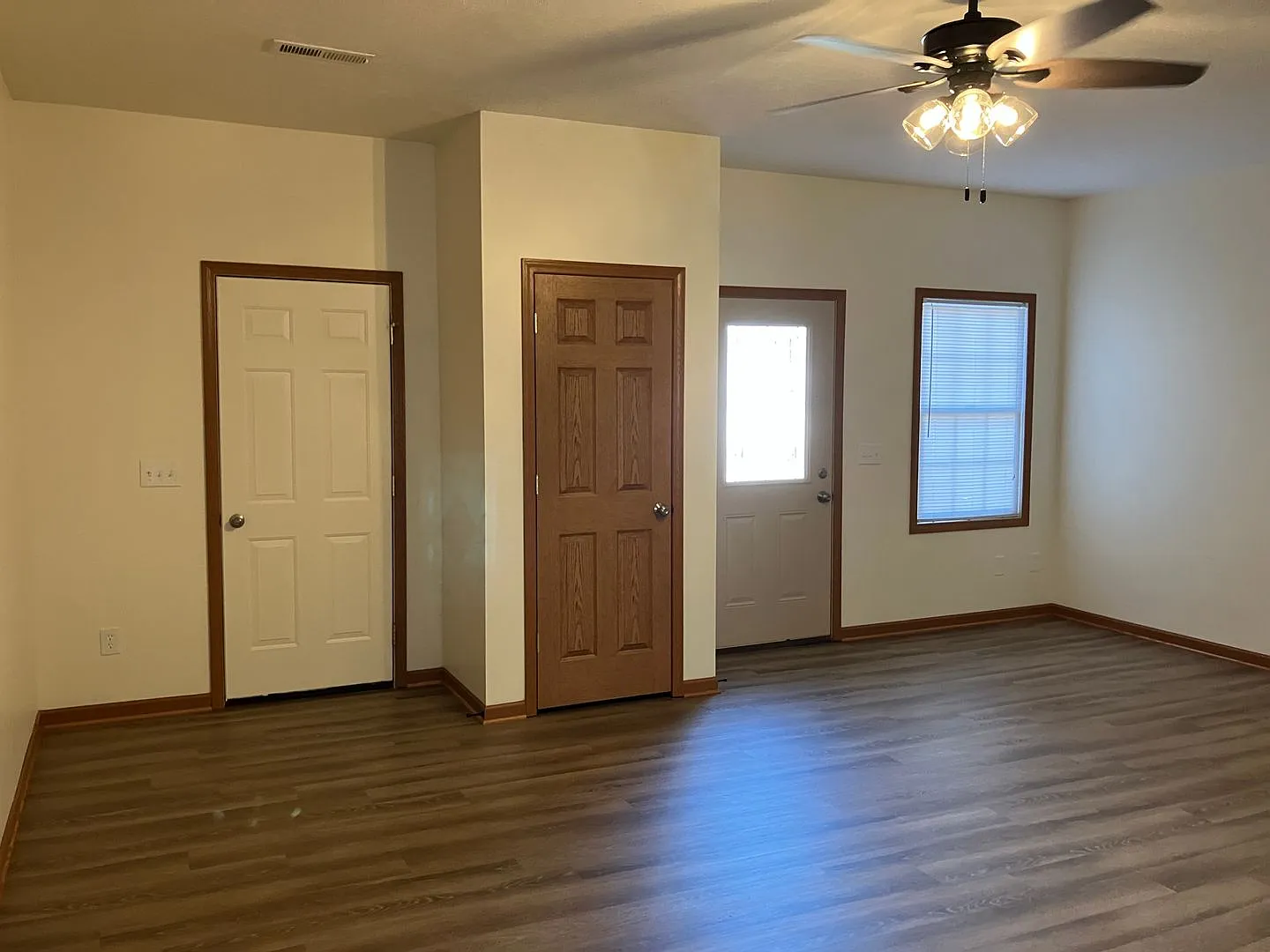One-Story, 2 Bedroom with Attached Garage! — Photo 4