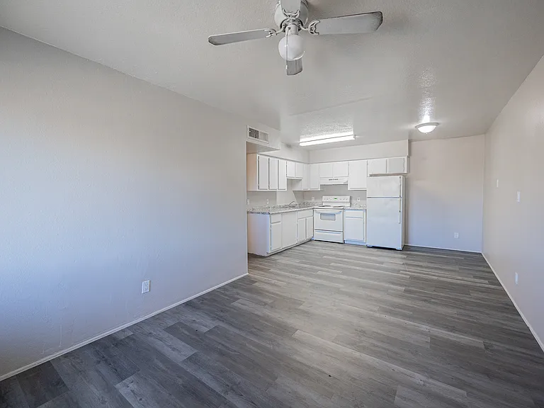 1703 W Mountain View Rd — Photo 16