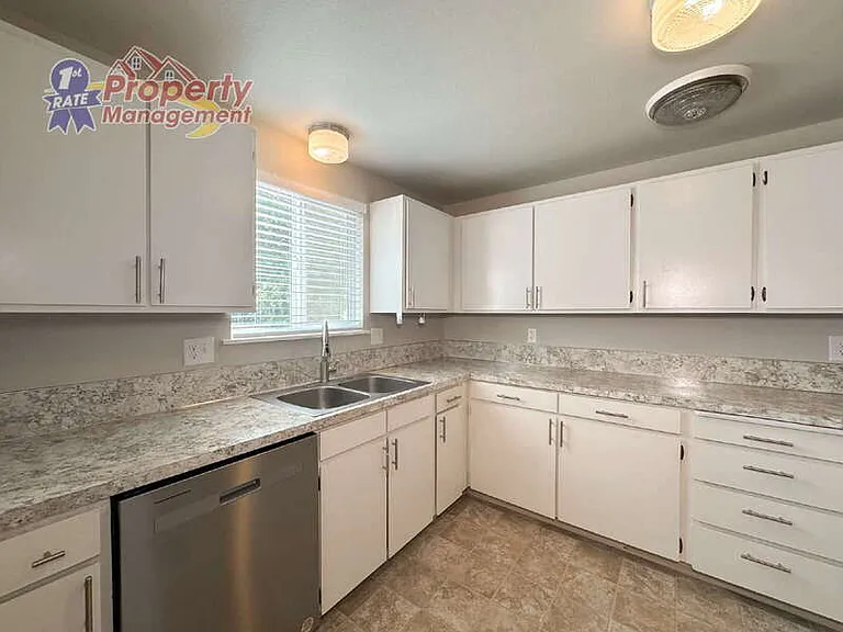1133 W Howe St #5 — Photo 8