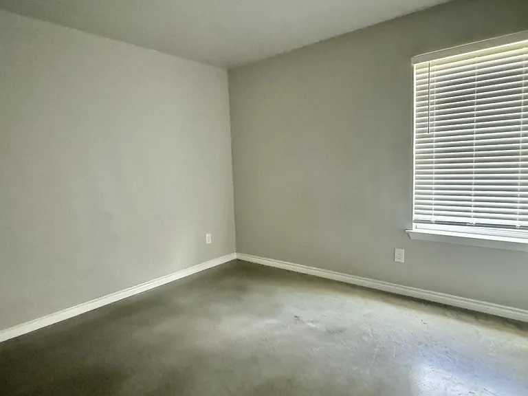 400 Lowes Blvd #B — Photo 13