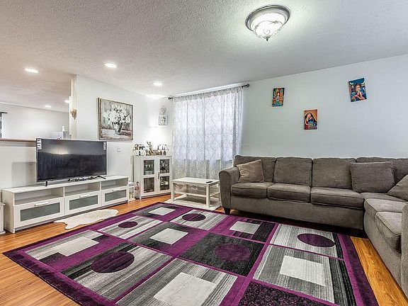 4th image of 339 Oxford Oak Dr