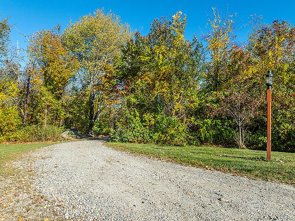 3rd image of 595 Overlock Hill Road