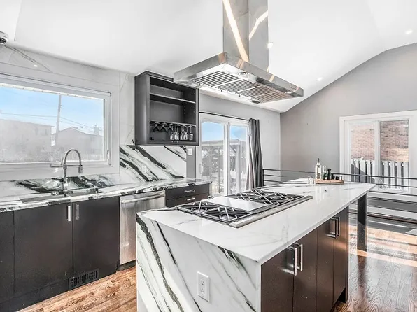 1169 Normandy Cres, Ottawa, ON K2E 5A7