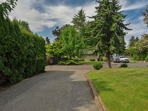 3rd image of 15675 SE Crestwood Dr