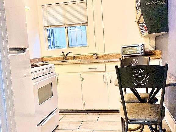 Bright kitchen w Skylight