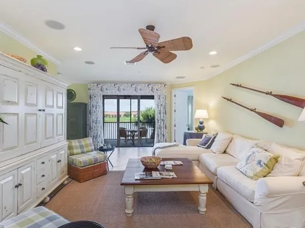 10458 Smokehouse Bay Dr #40201, Naples, FL 34120