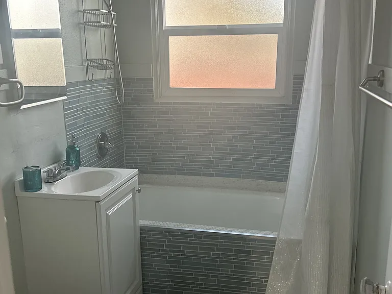 407 W San Ysidro Blvd W #4 — Photo 8