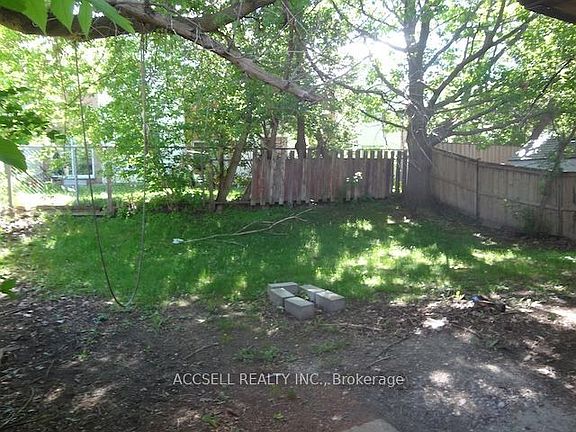 2nd image of 28 Harcourt Cres