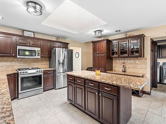 3rd image of 17500 Brook Hill Dr