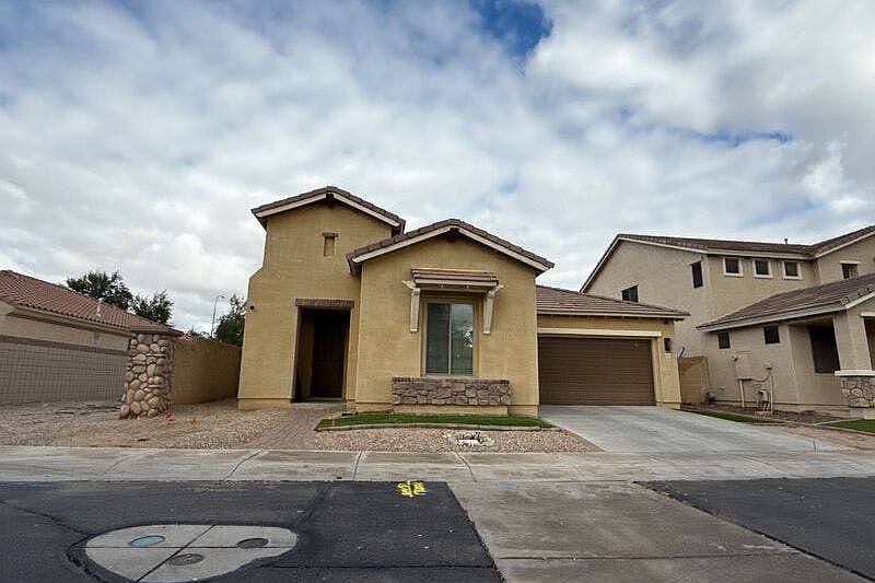 1st image of 400 W Wisteria Pl