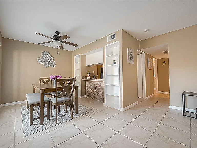 2101 Fountain View Dr #19 — Photo 3