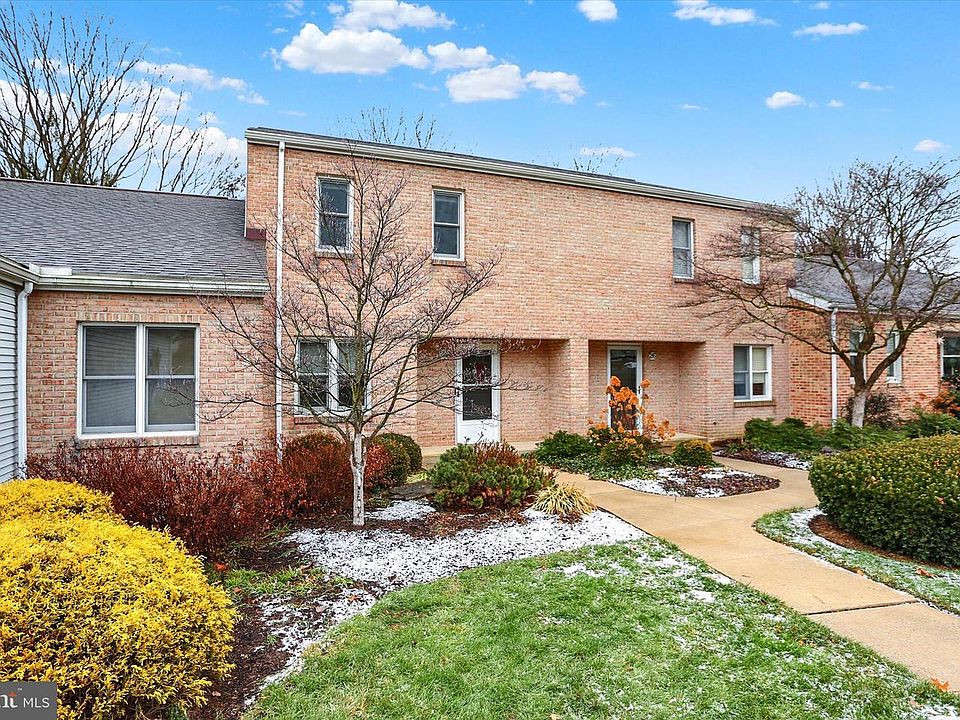 1st image of 24 Woodland Est