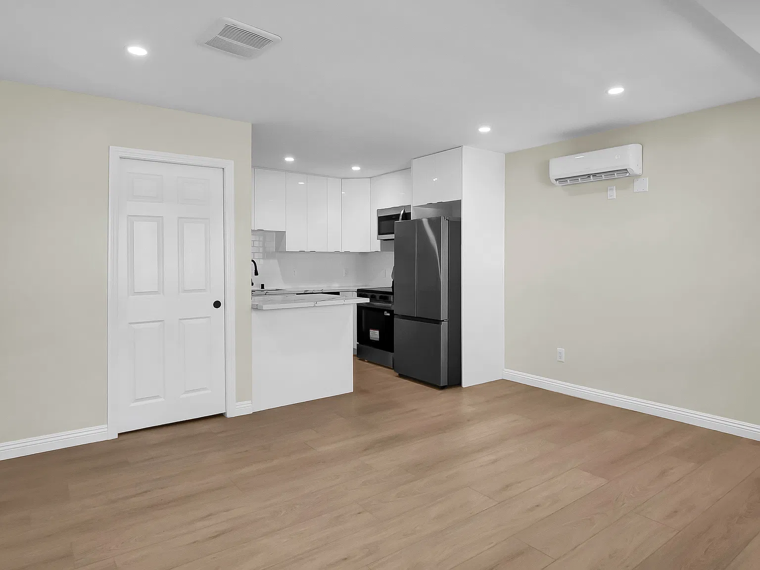 11461 Albers St — Photo 4