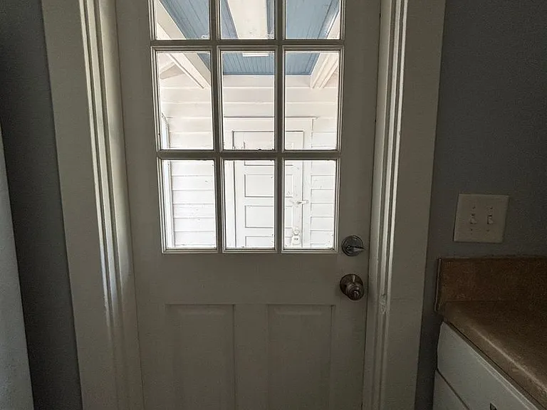 211 N Highland Ave — Photo 26