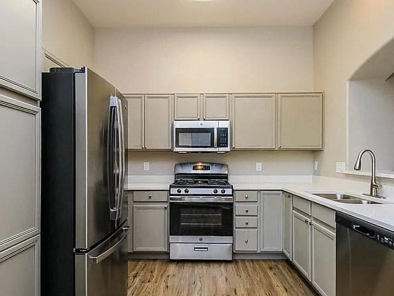 4th image of 352 E Calle Minerva