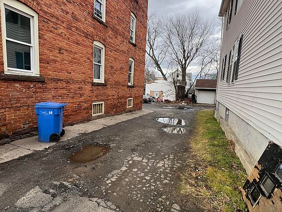 3rd image of 114-116 Mather Street