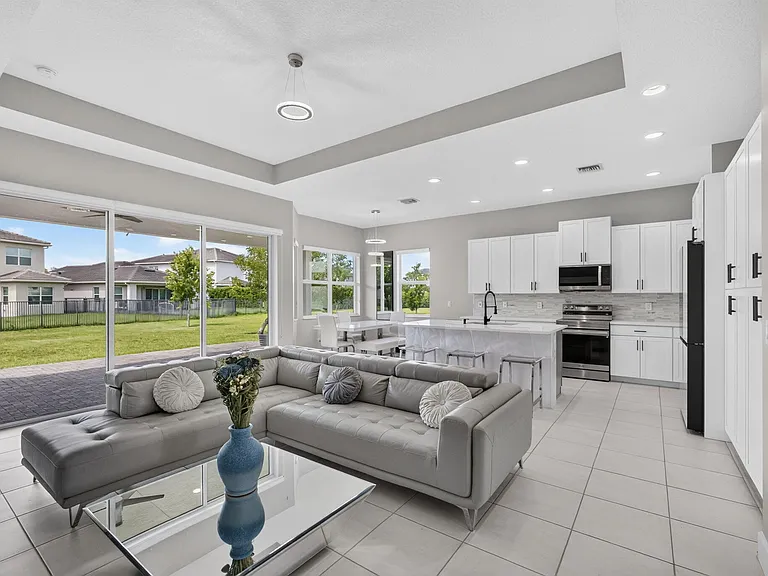 16293 Melogold Dr — Photo 11