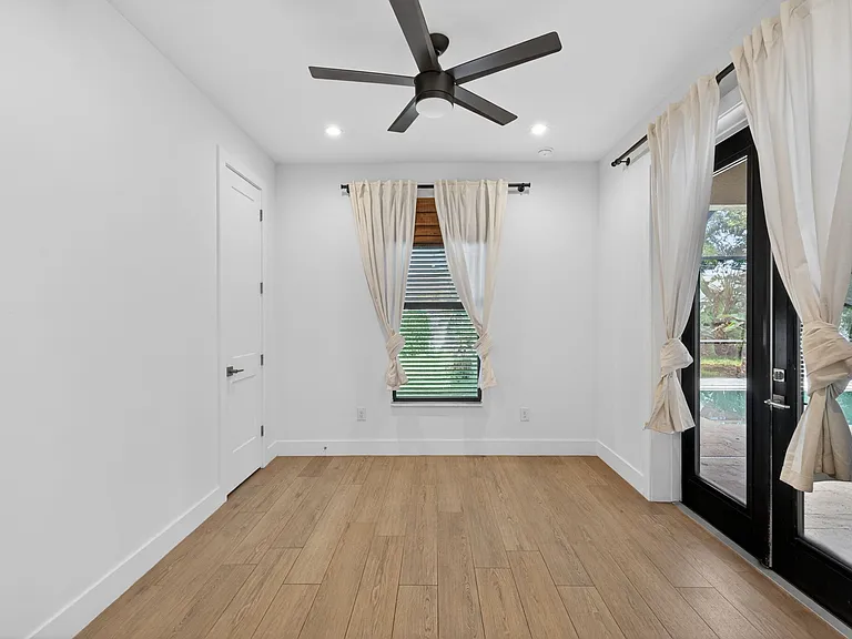 1218 SW 9th Ct — Photo 13
