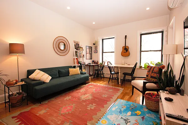 Rented by R New York | media 28