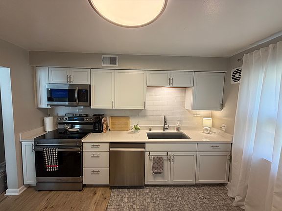 4th image of 9314 W Burleigh St #Lwr