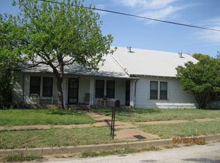 1300 E Hullum St, Breckenridge, TX 76424