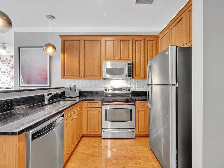 230 Tryon St #1104 — Photo 11