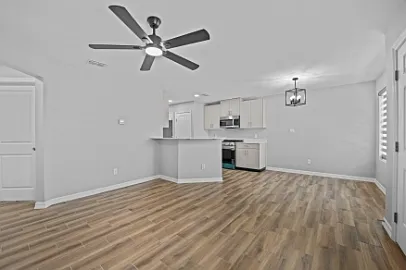 Legance - Lot 9 - 2008 Southridge Avenue — Photo 2