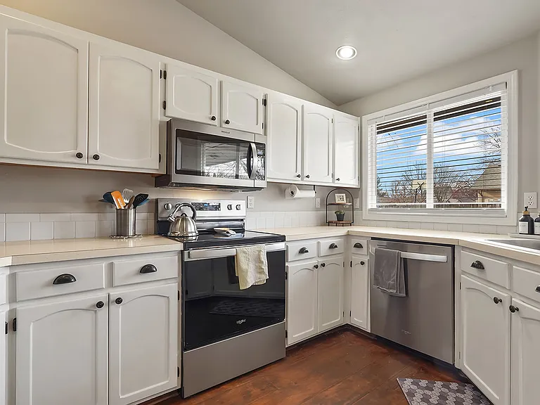 6871 N Fairfax Ave — Photo 36