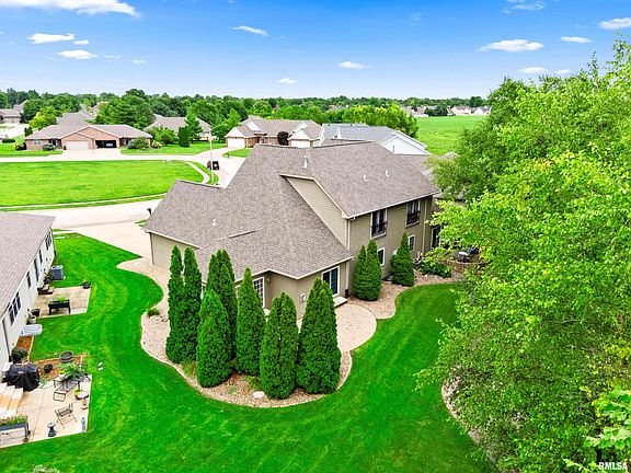 3rd image of 58 Brooke Cir