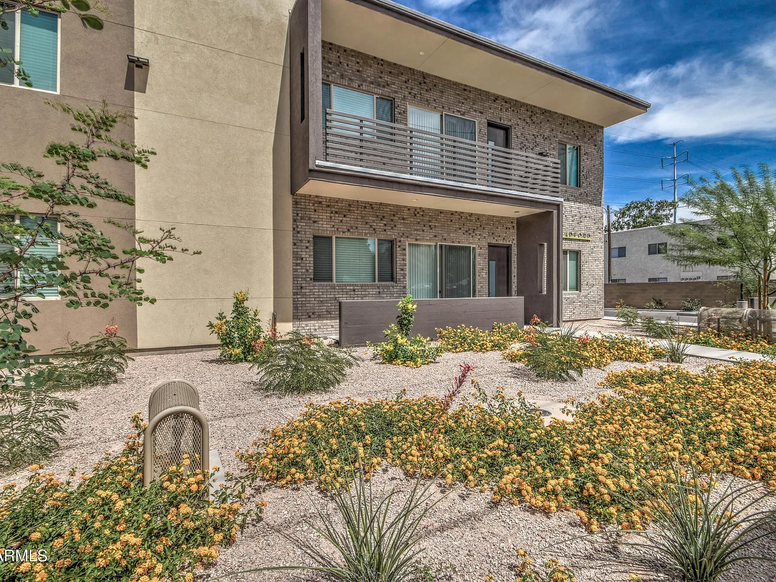 1 bed, 1.0 bath, 350 sqft, $695 — Photo 2