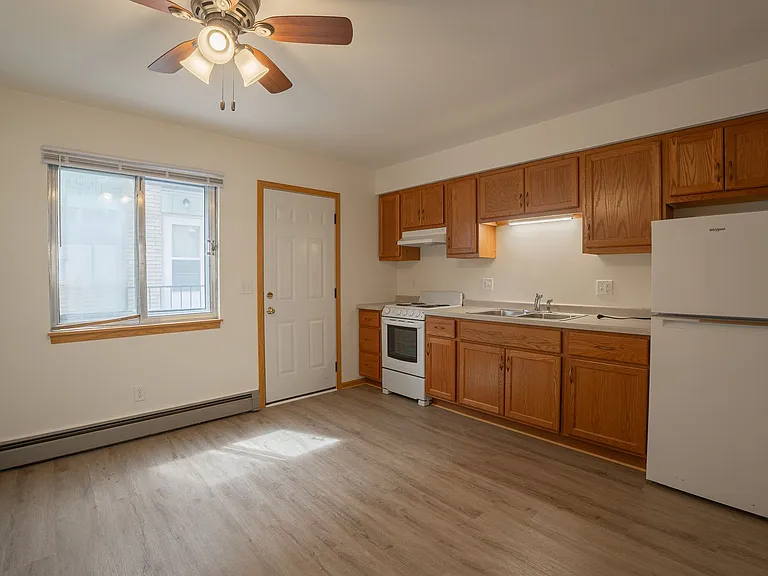 2411 Brentwood Pkwy — Photo 4