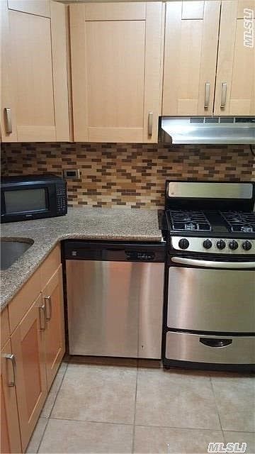 1st image of 140-50 Burden Cres #5