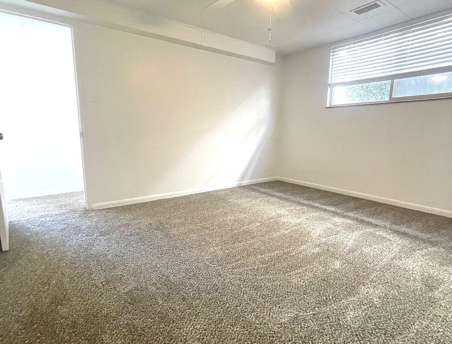 1 bed, 700 sqft, $1,300 — Photo 3