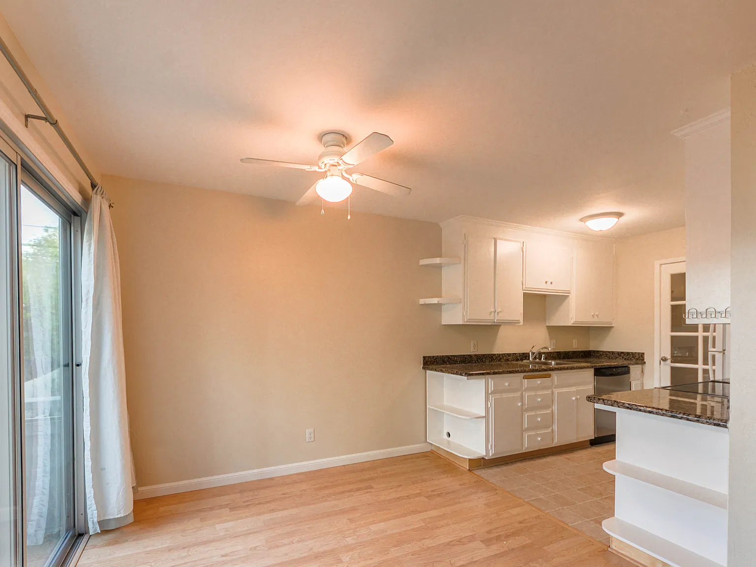 2 bed, 2.0 bath, 1003 sqft, $3,450 — Photo 4
