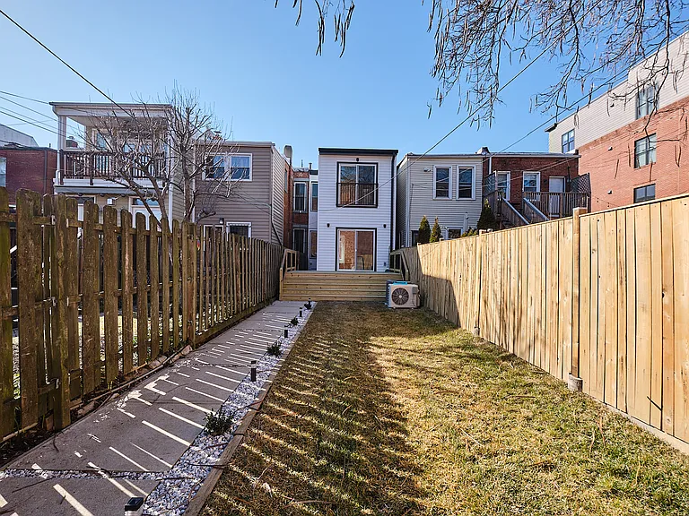 727 13th St NE — Photo 37