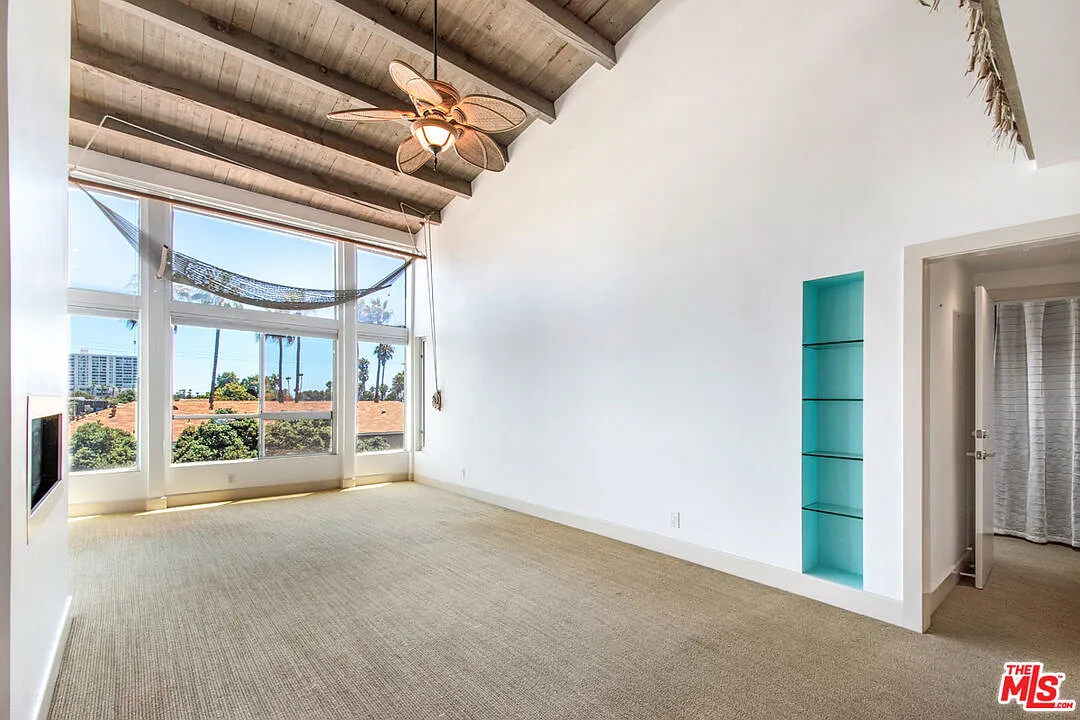 2 bed, 2.0 bath, 1315 sqft, $6,950 — Photo 3