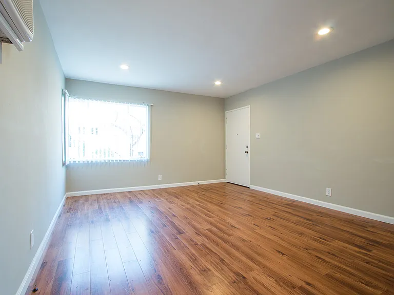 2512 Canada Blvd — Photo 3